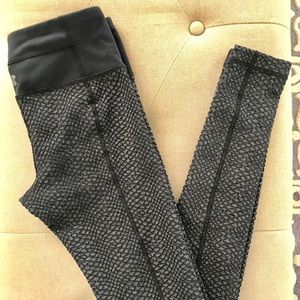 Snake textured leggings